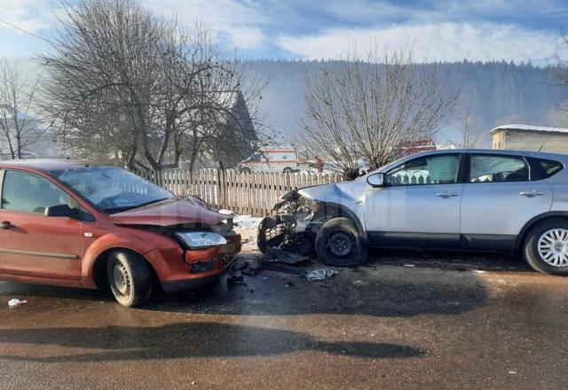 Autoturismele implicate în accidentul de la Vatra Moldoviţei