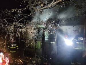 Incendiul de la locuința din Tarna Mare, ai cărei proprietari au ajuns la spital