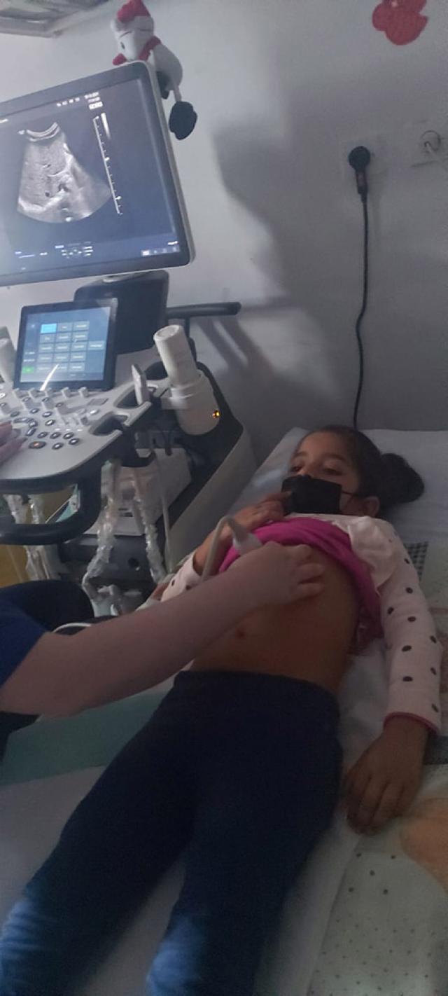 Crenguța Ioana Dobrea, fetița din Pătrăuți bolnavă de cancer, are nevoie în continuare de ajutor pentru tratament