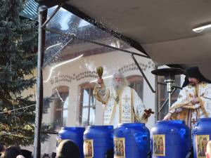Sfânta Liturghie va fi oficiată de ÎPS Calinic, Arhiepiscop al Sucevei și Rădăuților