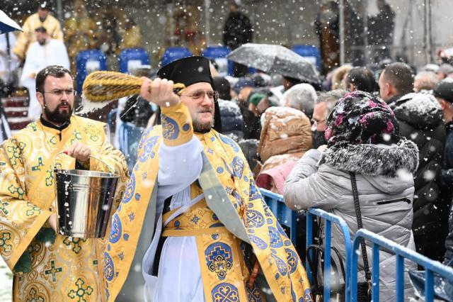 Botezul Domnului la Mănăstirea „Sfântul Ioan cel Nou” Suceava, pe o ninsoare „ca-n povești”