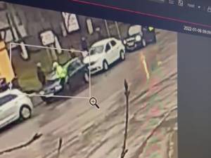 Polițist local din Fălticeni, lovit intenționat de un șofer supărat
