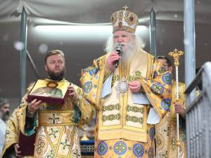 Icoană cu Sf. Ioan Botezătorul oferită de ÎPS Calinic, Arhiepiscop al Sucevei și Rădăuților, primarului Ion Lungu