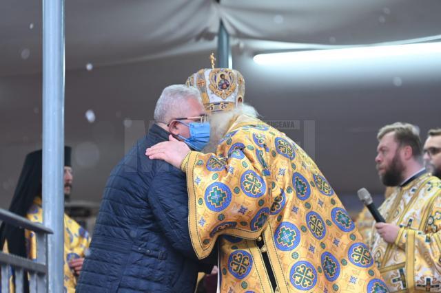 Icoană cu Sf. Ioan Botezătorul oferită de ÎPS Calinic, Arhiepiscop al Sucevei și Rădăuților, primarului Ion Lungu