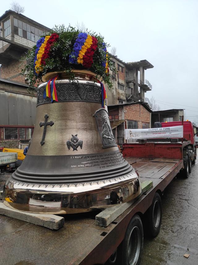 Cel mai mare clopot construit in România de o firmă privată are o greutate de 10 tone