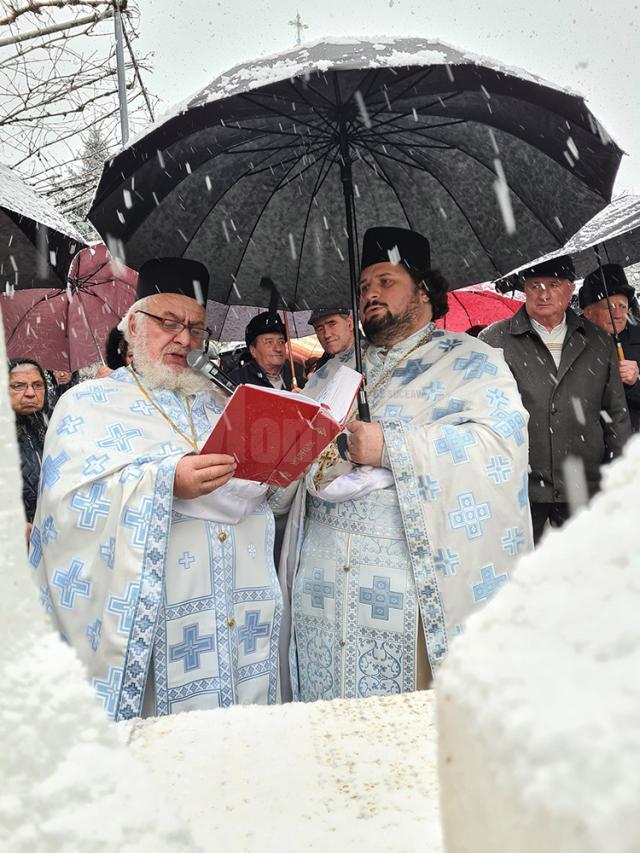 La Fălticeni, Boboteaza a fost sărbătorită cu cruci de gheaţă