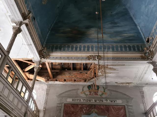 Tavanul s-a surpat în zona altarului