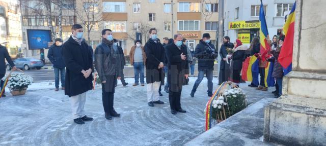 Ceremonii de depuneri de jerbe de flori la busturile lui Mihai Eminescu si Ciprian Porumbescu