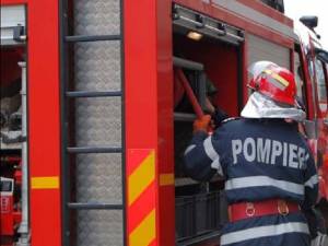 Pentru stingerea incendiului au ajuns două autospeciale ale Detașamentului de pompieri Fălticeni