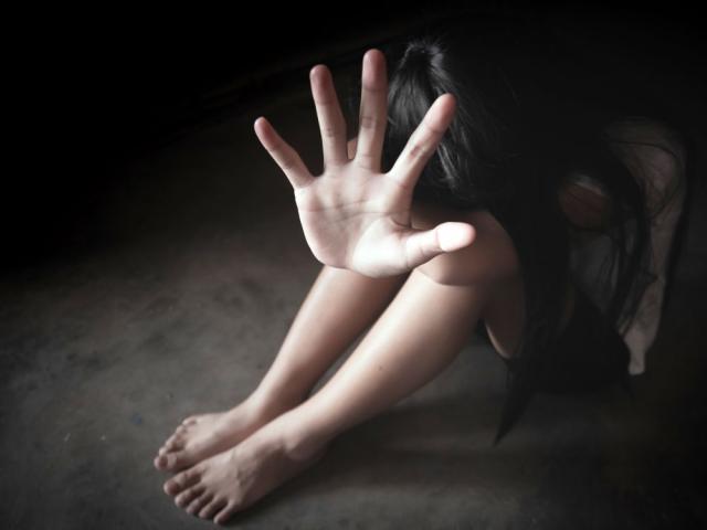 Patru fete, din care trei au vârste între 3 și 7 ani, victime ale abuzurilor sexuale comise de o educatoare și un profesor FOTO libertatea.ro