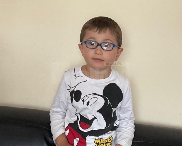 Alexandru Hoffman, în vârstă de 5 ani, are nevoie urgent de transplant de celule stem, procedură costisitoare pe care părinții lui nu au cu ce să o plătească