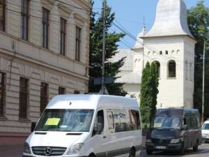 Scandalul privind microbuzele care opreau în toate stațiile din Suceava a ajuns în instanță