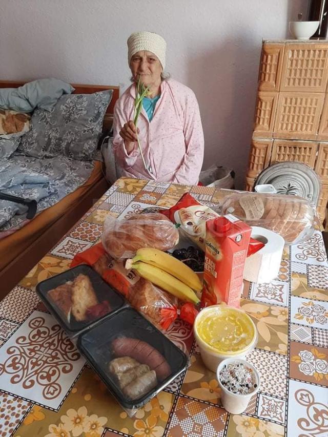 Asociaţia „Licuricii fericiţi” continuă și în acest an proiectul „Prânzul de sâmbătă”, pentru zeci de bătrâni singuri din Câmpulung Moldovenesc