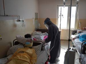 Pacienți internați în saloanele din secții Covid