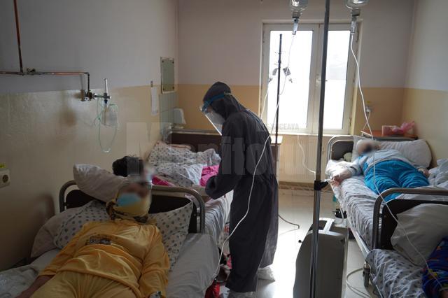 Pacienți internați în saloanele din secții Covid