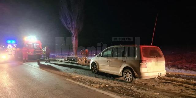 Accident cu un autoturism și o căruță. O persoană a fost rănită