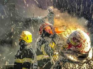 Intervenție grea pentru pompieri