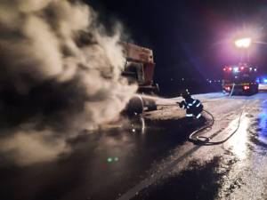 Pompierii au găsit un incendiu deja extins