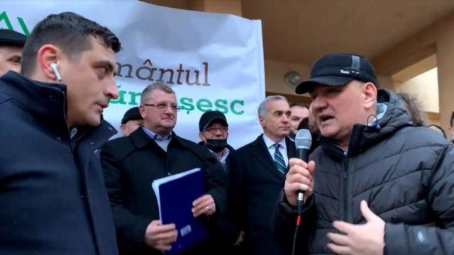 Primarii PNL, ca de altfel majoritatea populației din județ, îl susțin pe președintele Klaus Iohannis”, este mesajul primarului din Adâncata, Viorel Cucu