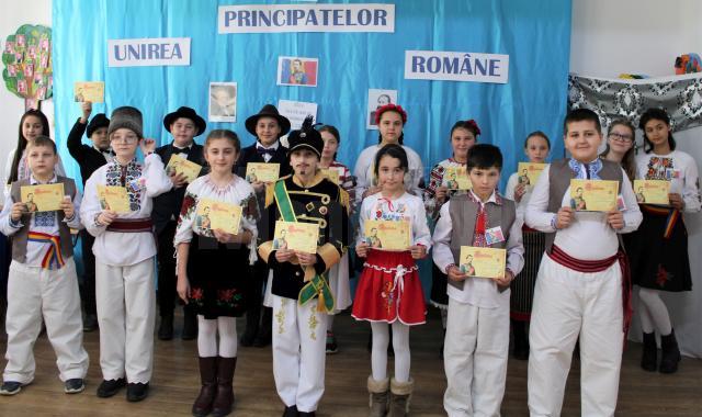 Elevi de la Şcoala Gimnazială Salcea au sărbătorit Ziua Unirii Principatelor Române