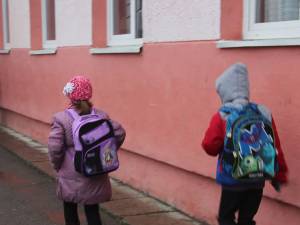 „Să fim prieteni – Fără bullying în grădiniţe”, program pilot implementat de Salvați Copiii și la Suceava