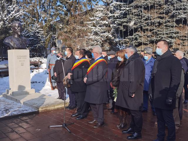 Bustul domnitorului Alexandru Ioan Cuza, inaugurat la 163 de ani de la Mica Unire, în centrul Sucevei