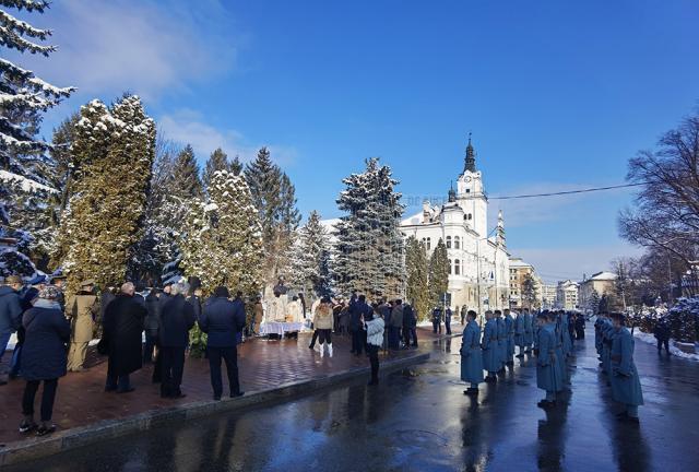 Bustul domnitorului Alexandru Ioan Cuza, inaugurat la 163 de ani de la Mica Unire, în centrul Sucevei