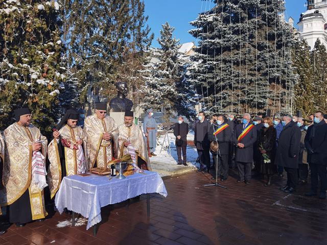 Bustul domnitorului Alexandru Ioan Cuza, inaugurat la 163 de ani de la Mica Unire, în centrul Sucevei