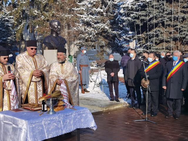 Bustul domnitorului Alexandru Ioan Cuza, inaugurat la 163 de ani de la Mica Unire, în centrul Sucevei