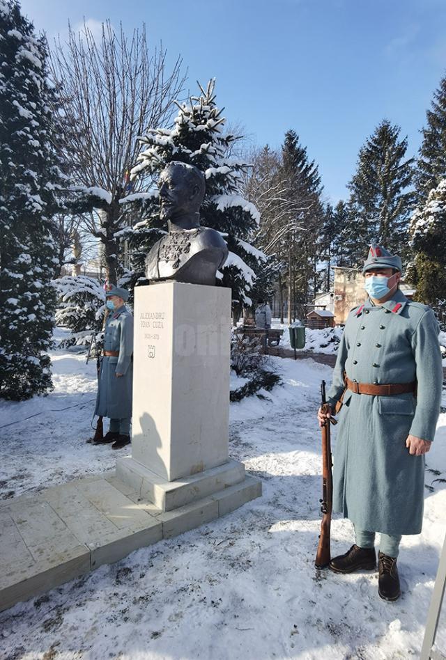 Bustul domnitorului Alexandru Ioan Cuza, inaugurat la 163 de ani de la Mica Unire, în centrul Sucevei