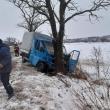 Conducătorul auto a pierdut controlul asupra direcției, pe un carosabil parțial acoperit de zăpadă