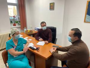 Prefectul Alexandru Moldovan s-a întâlnit cu directorul Spitalului Municipal Rădăuţi, Dan Vatră