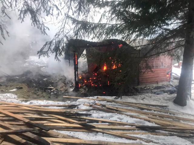 Incendiu la cantonul silvic din Gura Haitii - Șaru Dornei