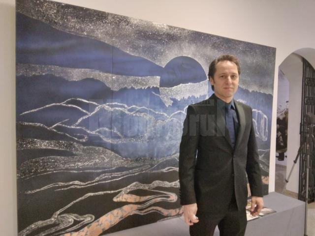 Expoziția de artă vizuală „The Moon Glows the Same” a artistului Roland Pangrati