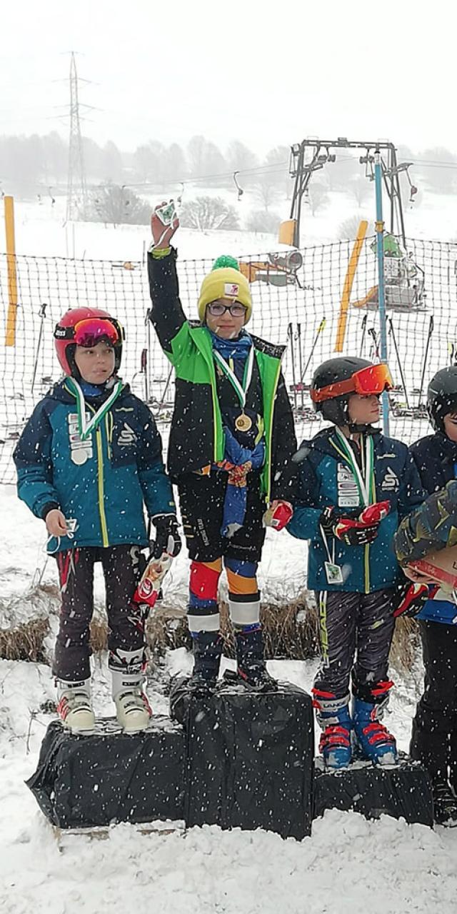 Rezultate excelente ale elevilor de la cercul de schi alpin de la Clubul Copiilor Vatra Dornei