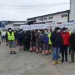 Aproape 300 de angajați ai HS Timber Productions din Siret au protestat față de închiderea acestei fabrici