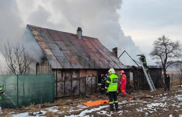 Un bărbat a murit ars de viu în propria casă