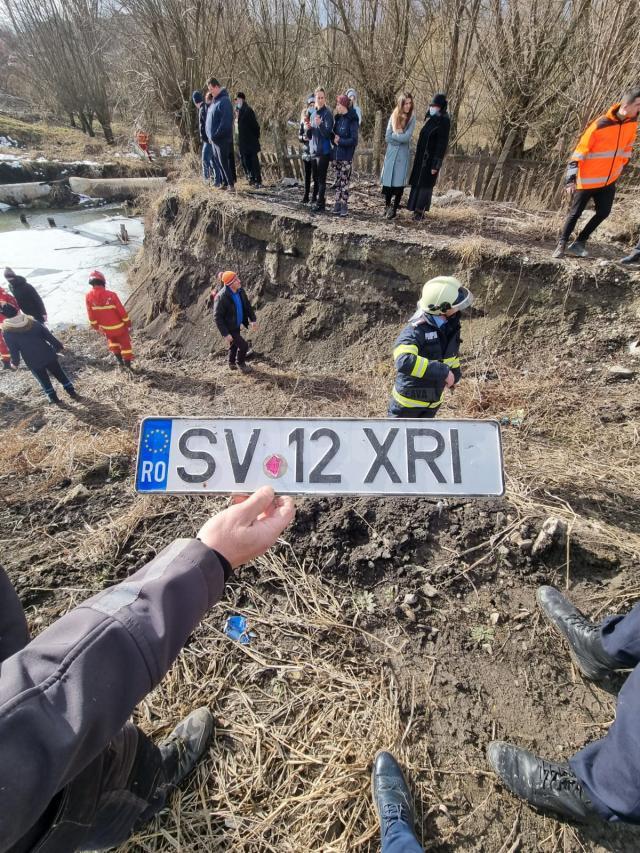 Doi morți în accidentul de la Liteni, după ce o mașină a zburat într-o groapă cu apă