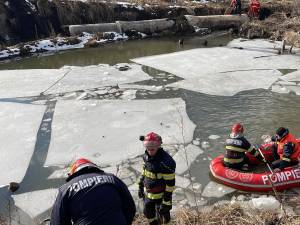 Doi morți în accidentul de la Liteni, după ce o mașină a zburat într-o groapă cu apă