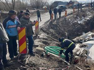 Doi morți în accidentul de la Liteni, după ce o mașină a zburat într-o groapă cu apă