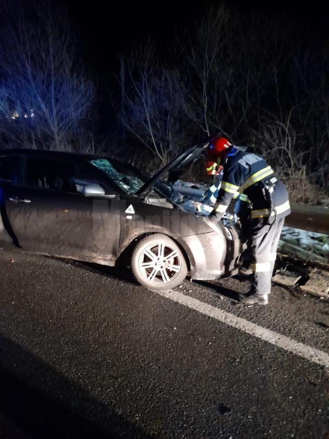 Un tânăr a murit, iar altul a fost rănit, în urma coliziunii dintre un autocar și un autoturism