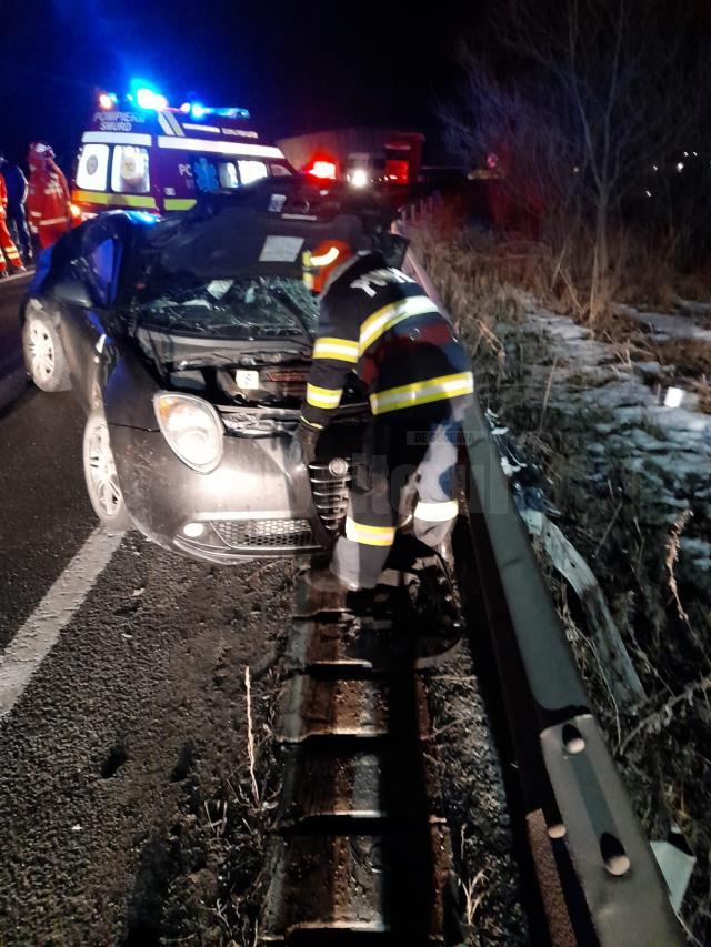 Un tânăr a murit, iar altul a fost rănit, în urma coliziunii dintre un autocar și un autoturism