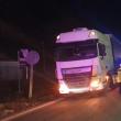 Un vehicul greu, o autoutilitară și un autoturism au fost implicate într-un accident rutier