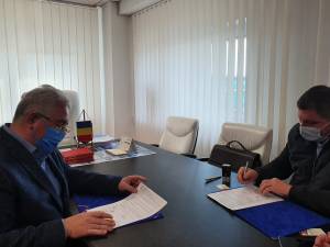 Primarul Ion Lungu a semnat contractul pentru realizarea documentației parcului fotovoltaic cu reprezentanții  firmei SC 2 GMG Construct SRL Cluj Napoca 2