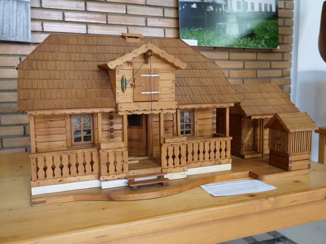 Arhitectură tradițională din Bucovina, în două expoziții complementare cu miniaturi construite din lemn și soluții de promovare