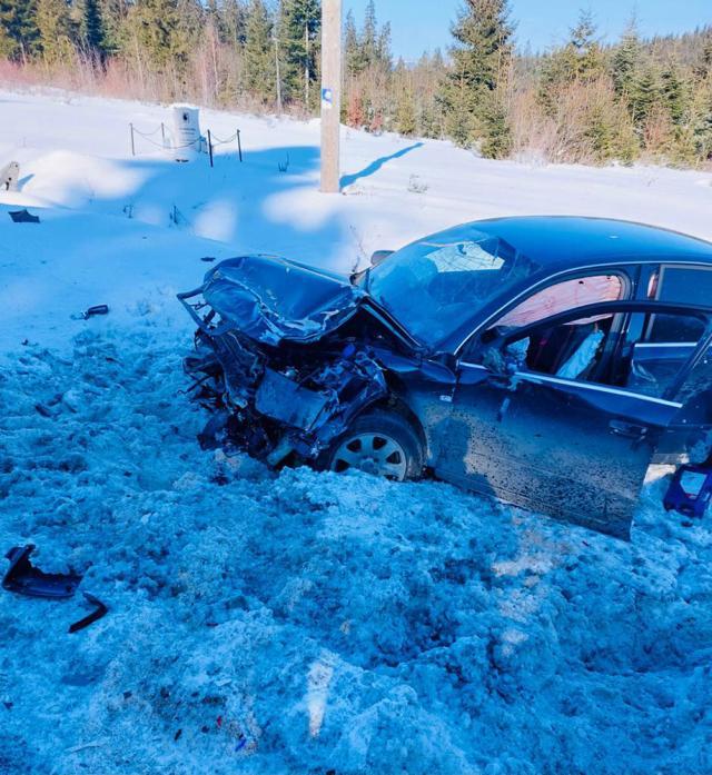 Cele două mașini implicate în accidentul de la Poiana Stampei