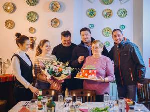 Surpriza deosebita pentru Cornelia Dumitrescu la sărbătorirea a 40 de ani de când a apărut oficial ciorba rădăuțeană