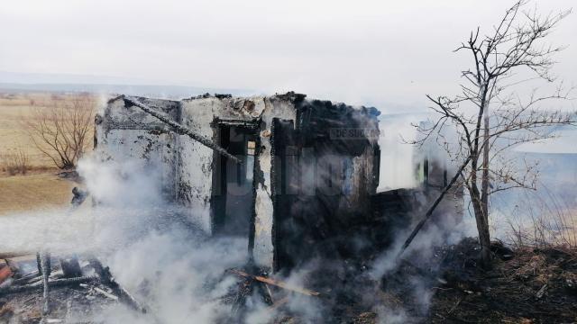 Anexa unei gospodării din Fântâna Mare a ars din cauza scânteilor zburate de la arderea unor resturi vegetale