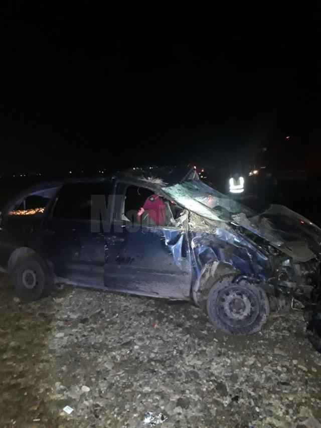 Doi tineri au scăpat ușor dintr-un accident violent, produs pe fond de viteză excesivă