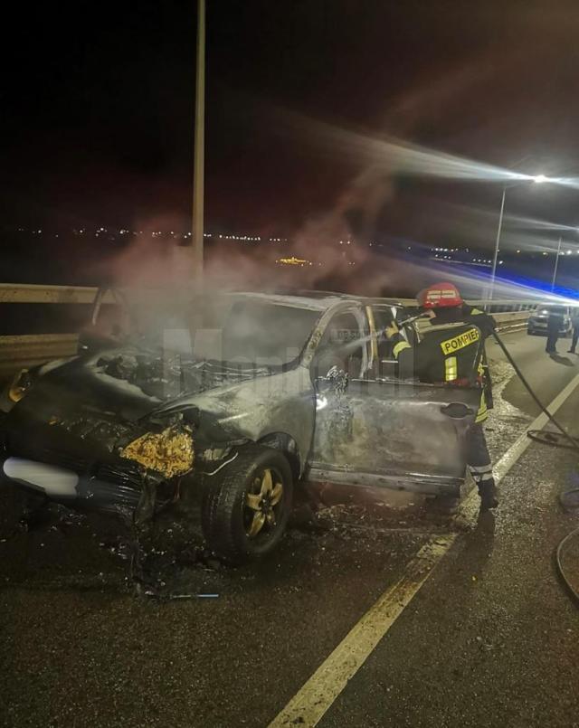 Mașina care a ars sâmbătă seară